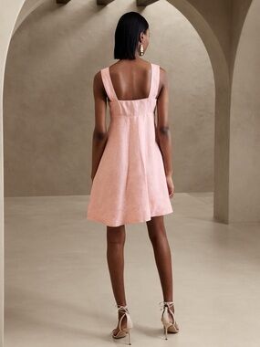 Banana Republic Kenza Pink
Linen Square Neck Mini
Babydoll Dress
